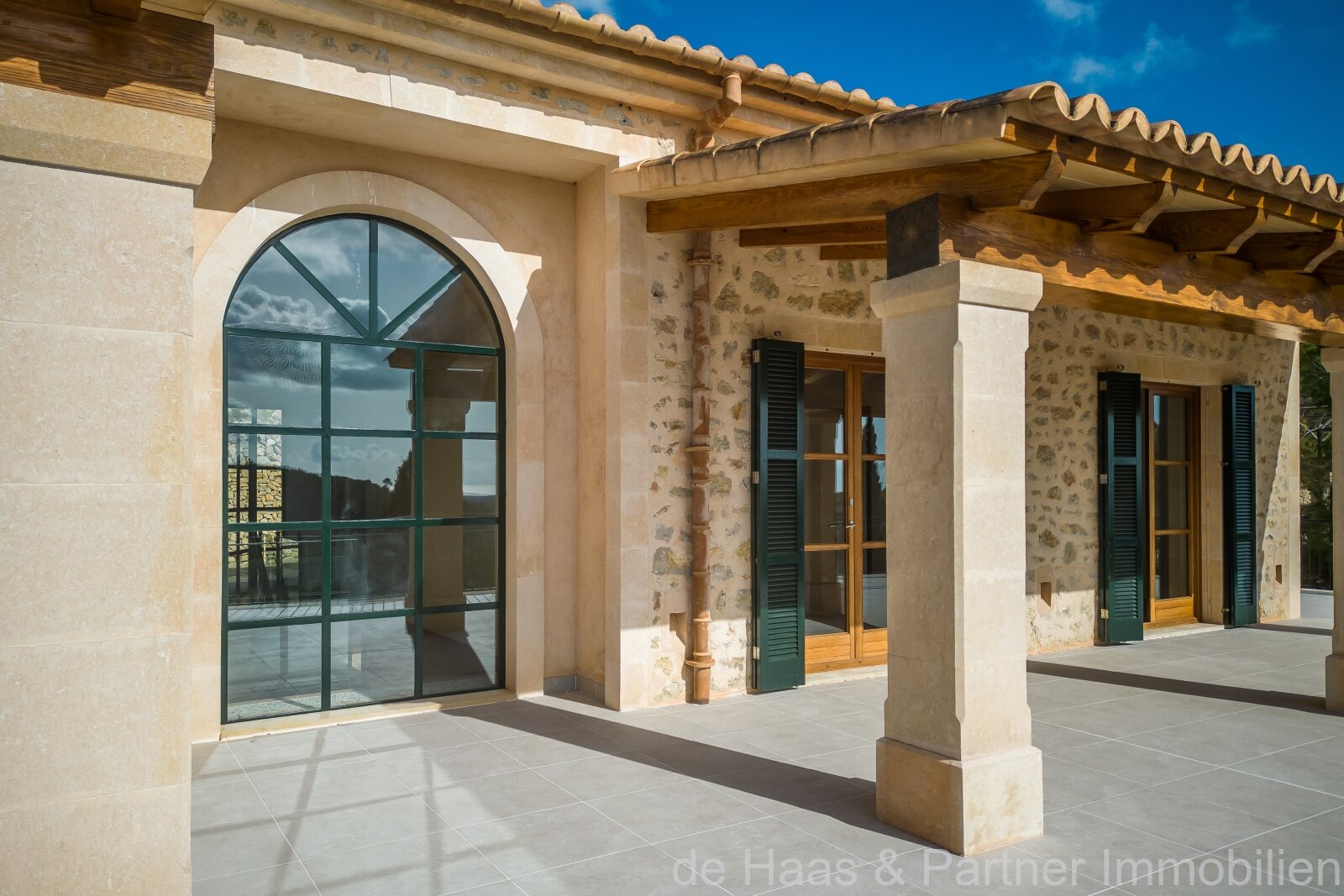 Exclusive natural stone finca with panoramic sea view