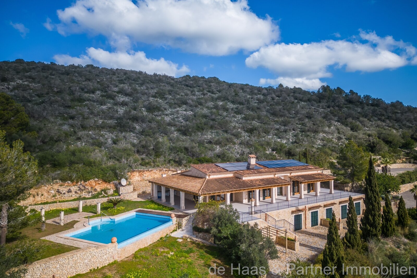 Exclusive natural stone finca with panoramic sea view