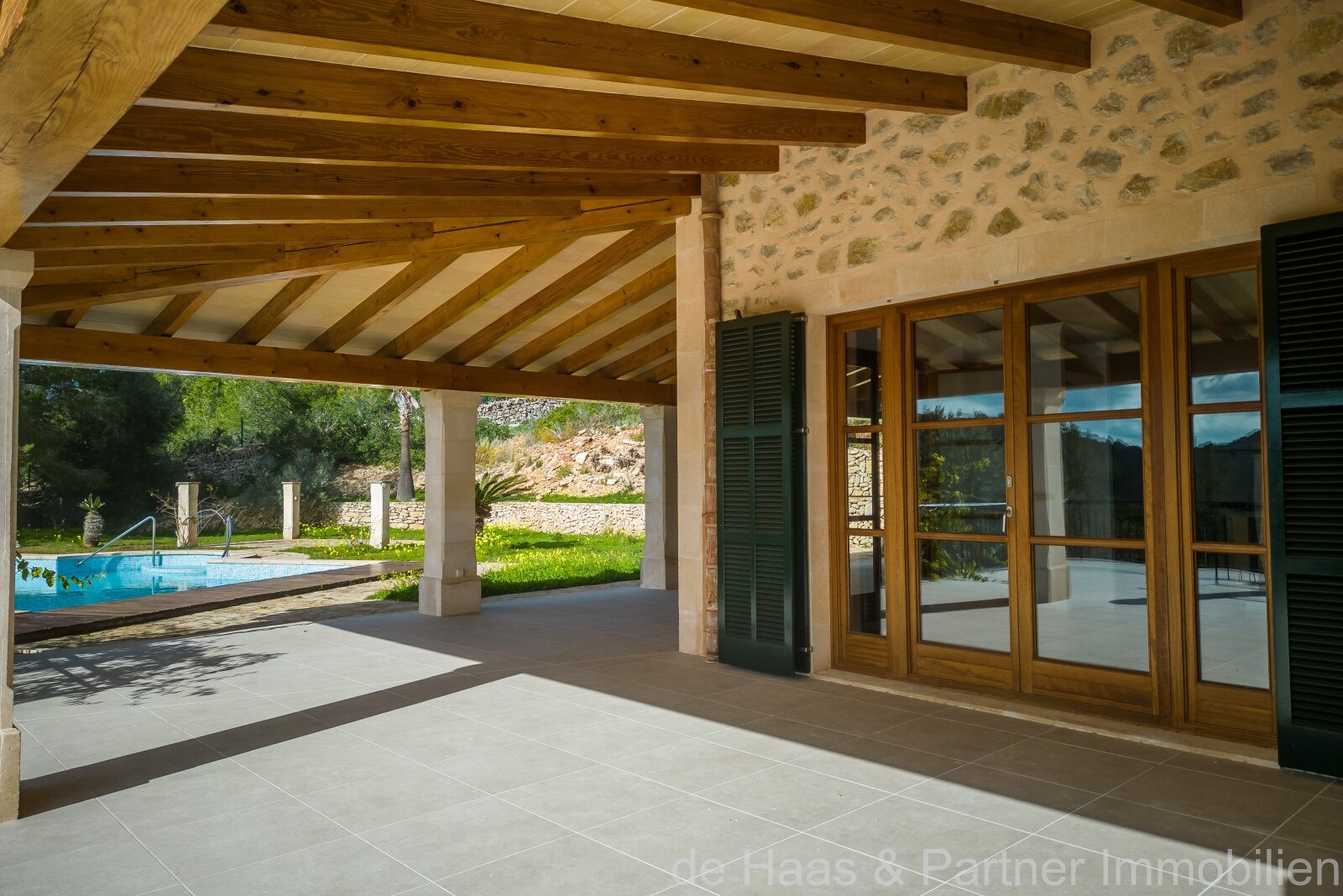 Exclusive natural stone finca with panoramic sea view