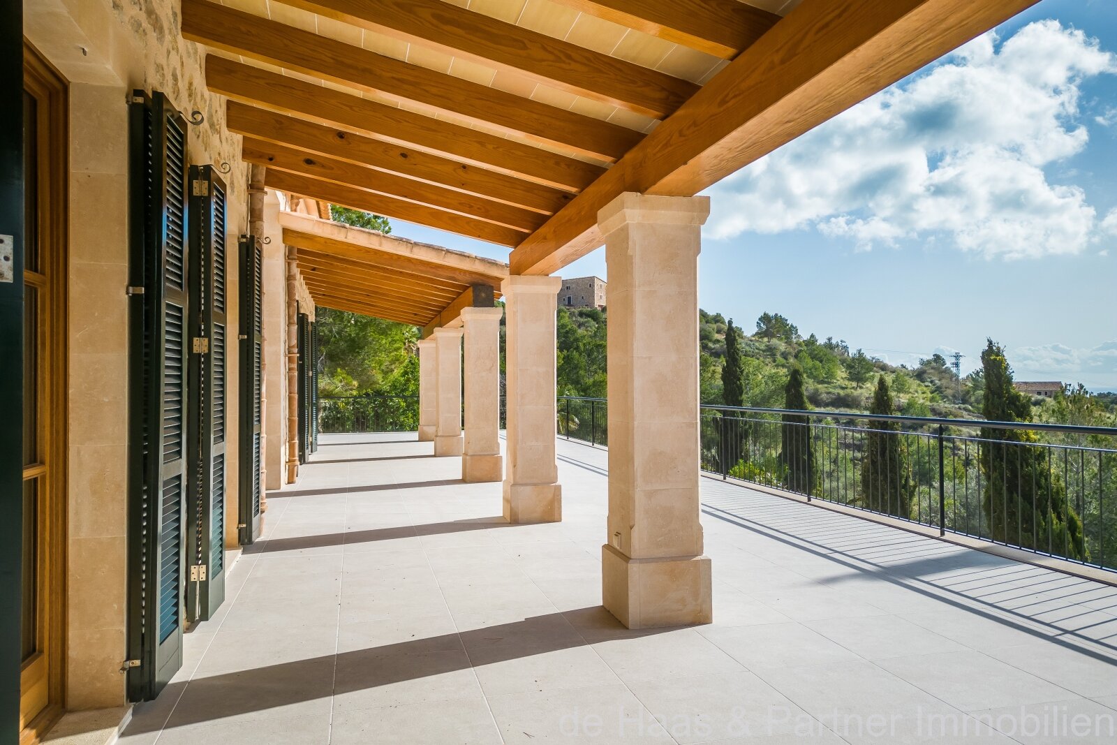 Exclusive natural stone finca with panoramic sea view