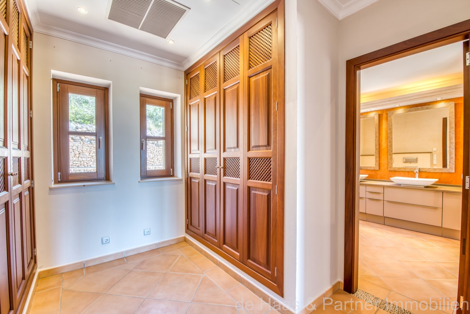 Exclusive natural stone finca with panoramic sea view