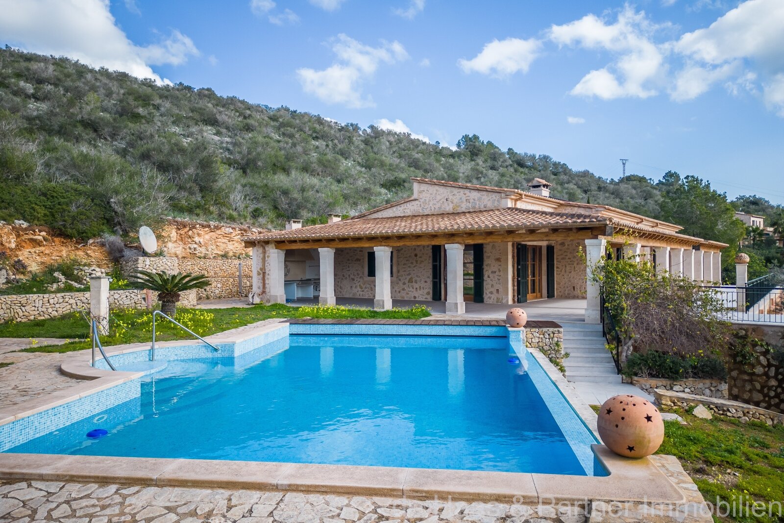 Exclusive natural stone finca with panoramic sea view