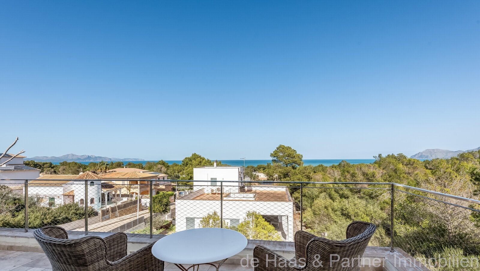 Charming chalet near the sea and the nature reserve with pool