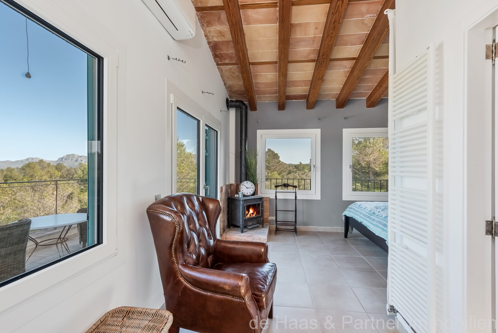 Charming chalet near the sea and the nature reserve with pool