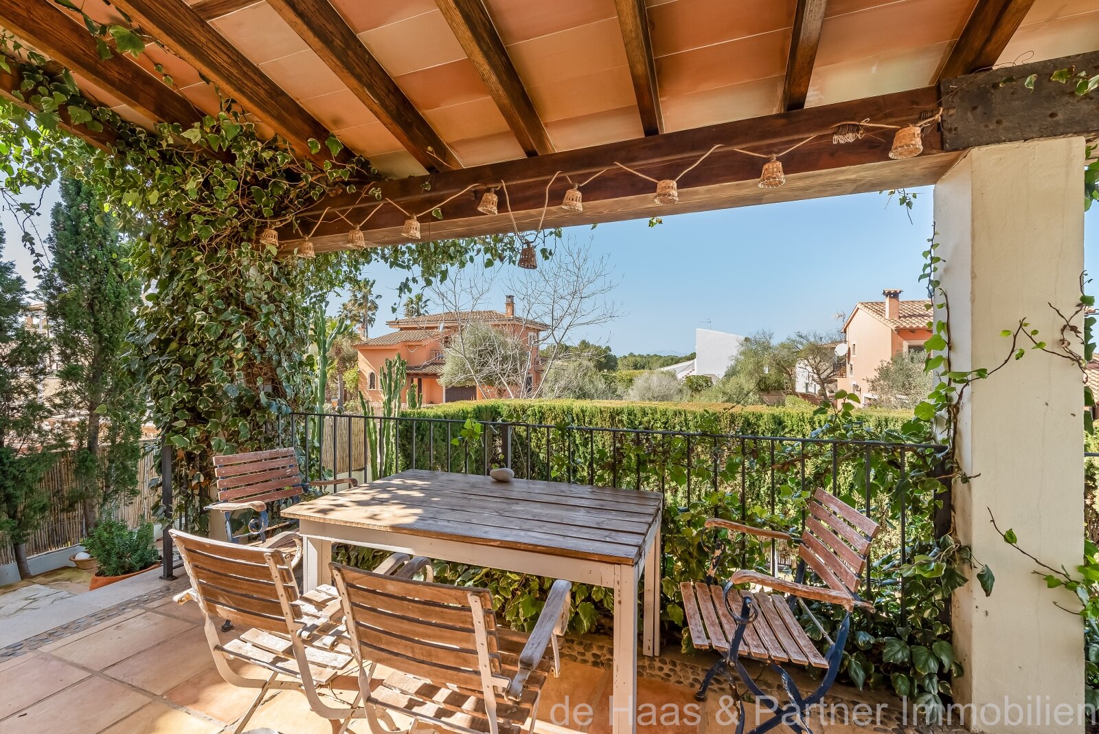 Charming chalet near the sea and the nature reserve with pool