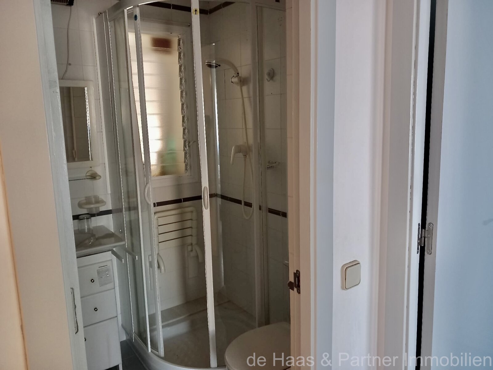 Top ground floor flat with sea views and communal pool above the coast of Canyamel