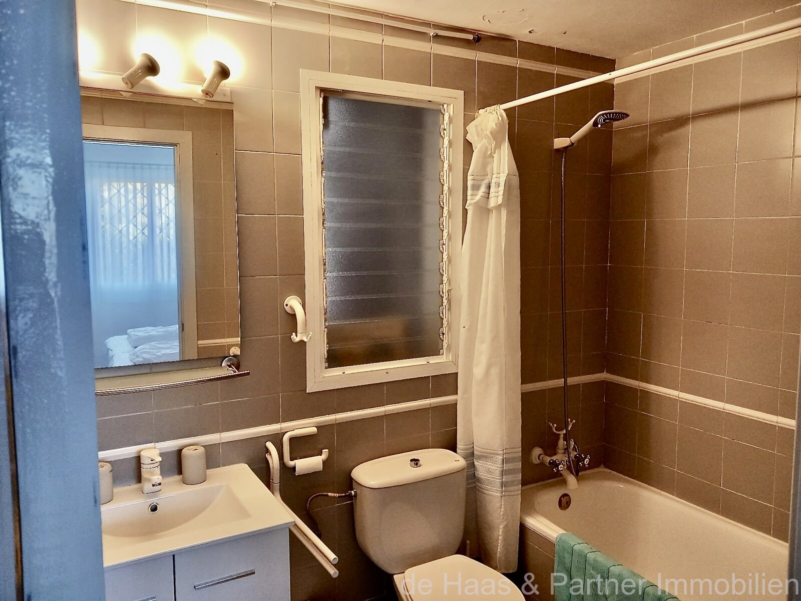 Top ground floor flat with sea views and communal pool above the coast of Canyamel