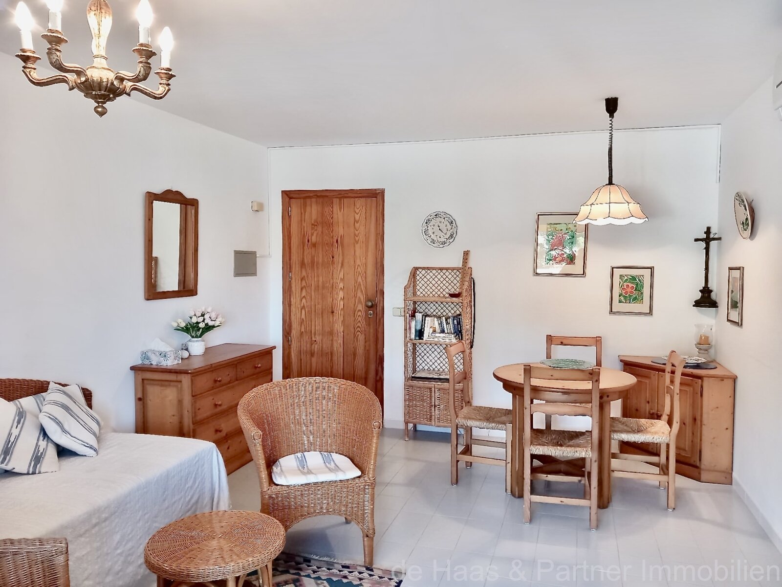 Top ground floor flat with sea views and communal pool above the coast of Canyamel