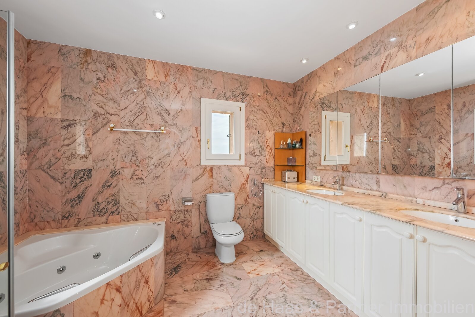 Perfect natural stone finca with plenty of space, great views and optimal outdoor area