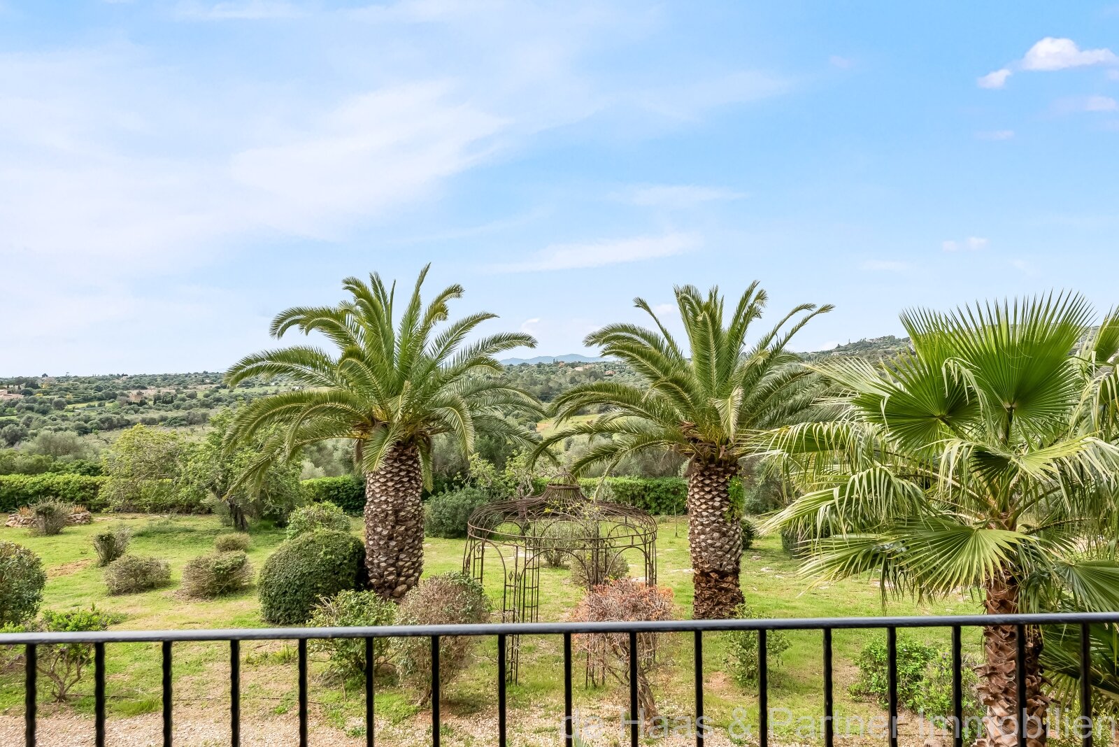 Perfect natural stone finca with plenty of space, great views and optimal outdoor area