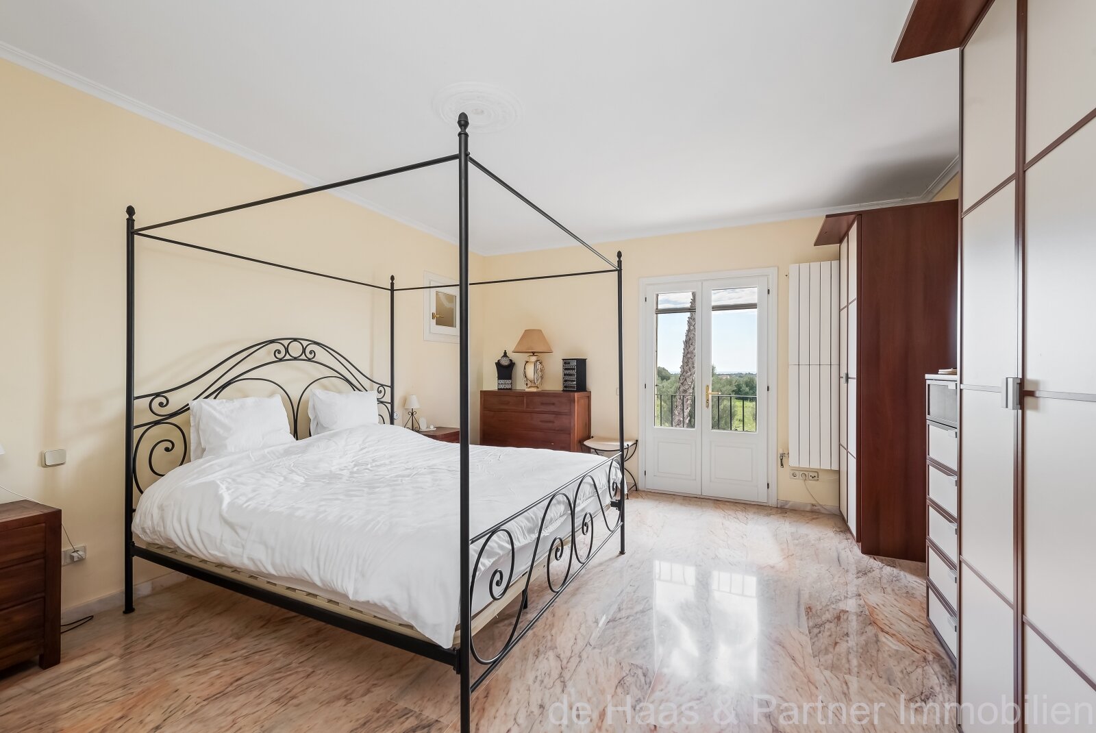 Perfect natural stone finca with plenty of space, great views and optimal outdoor area