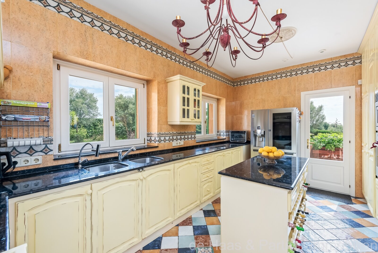 Perfect natural stone finca with plenty of space, great views and optimal outdoor area