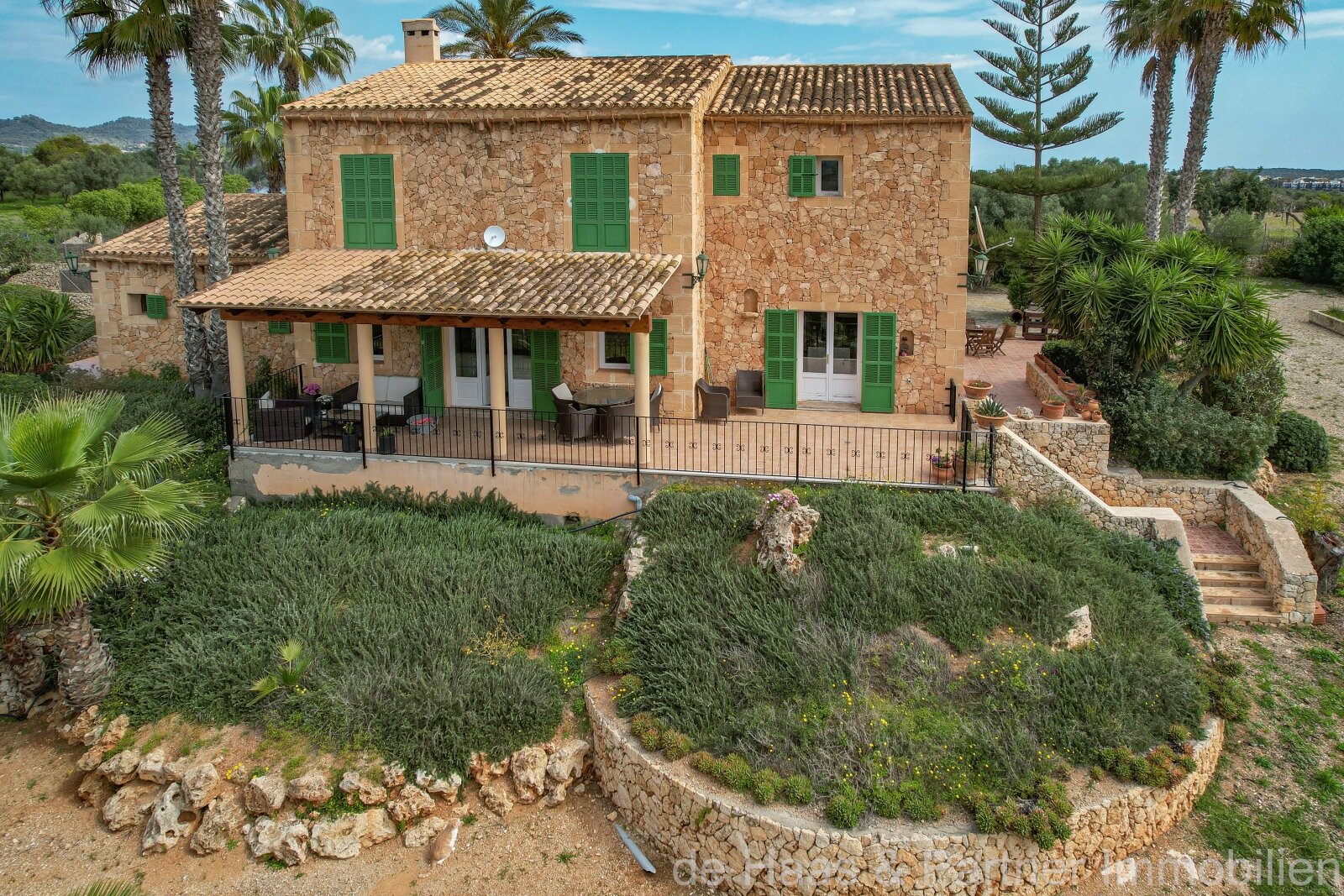 Perfect natural stone finca with plenty of space, great views and optimal outdoor area