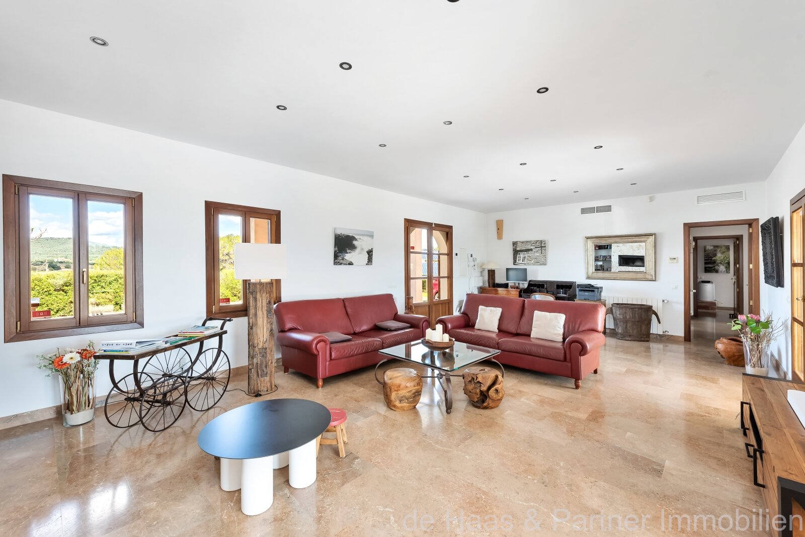 Excellent natural stone finca with outstanding outdoor area and rental license