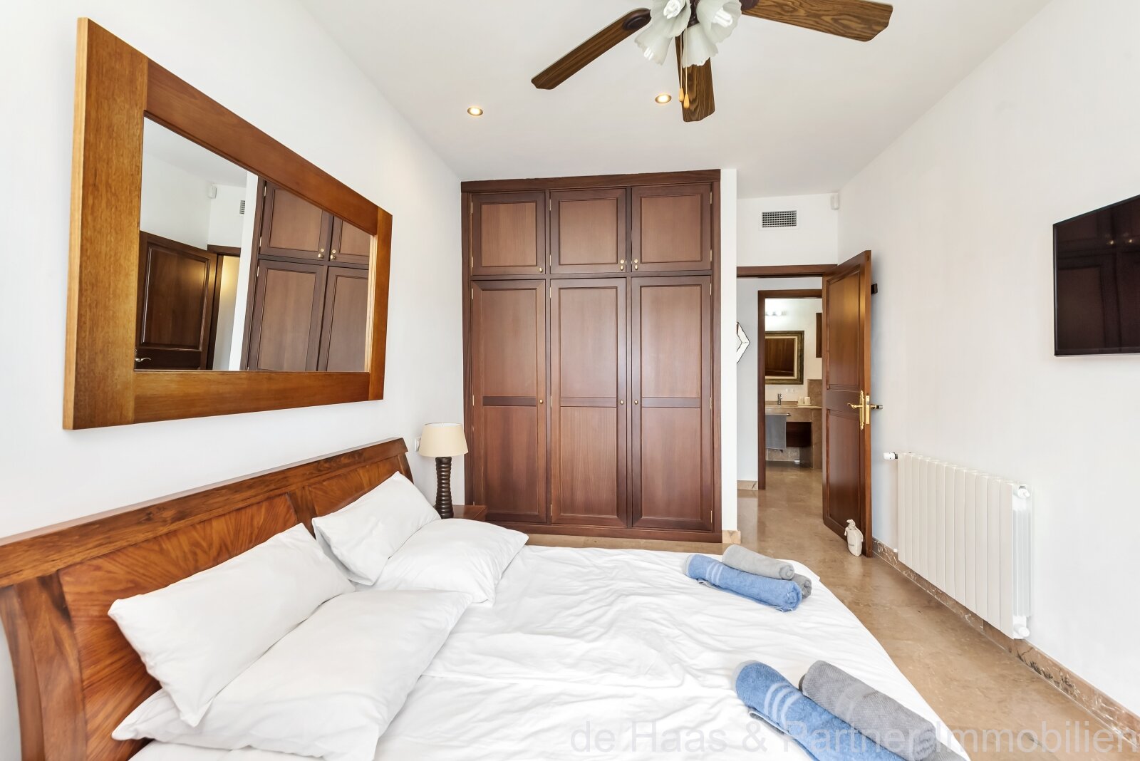 Excellent natural stone finca with outstanding outdoor area and rental license