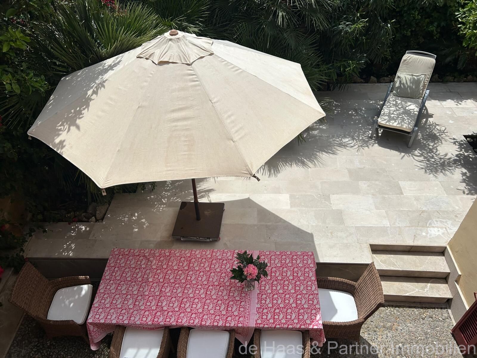 Townhouse with great patio, garage and roof terrace