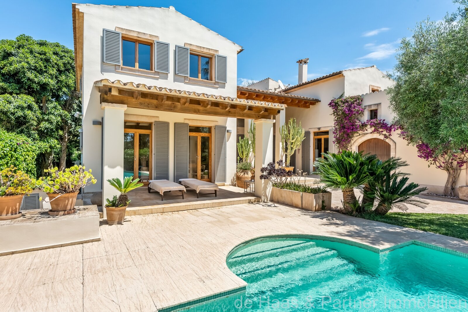 Fantastic designer villa in loft style close to the sea and golf course on the Costa de los Pinos