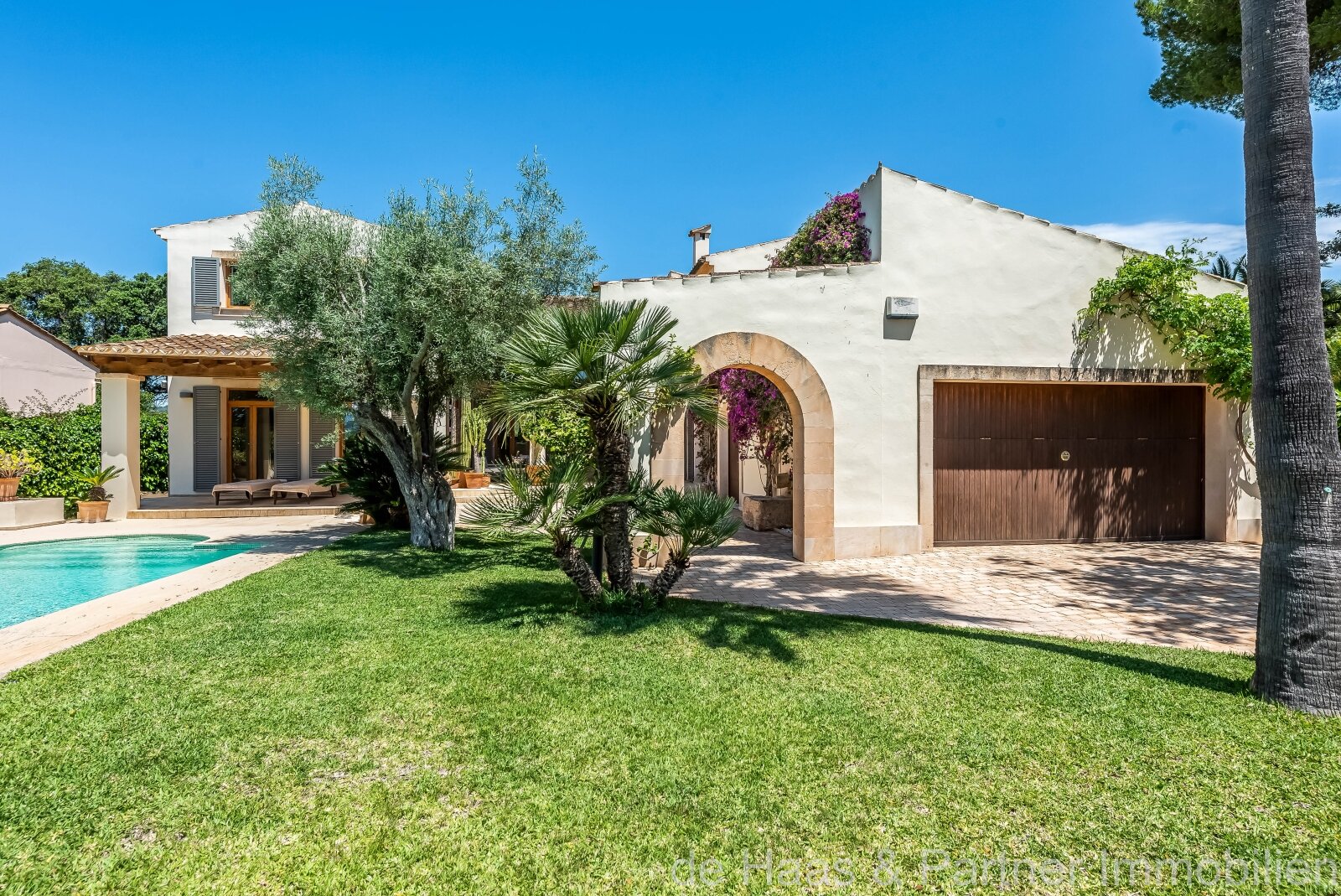 Fantastic designer villa in loft style close to the sea and golf course on the Costa de los Pinos