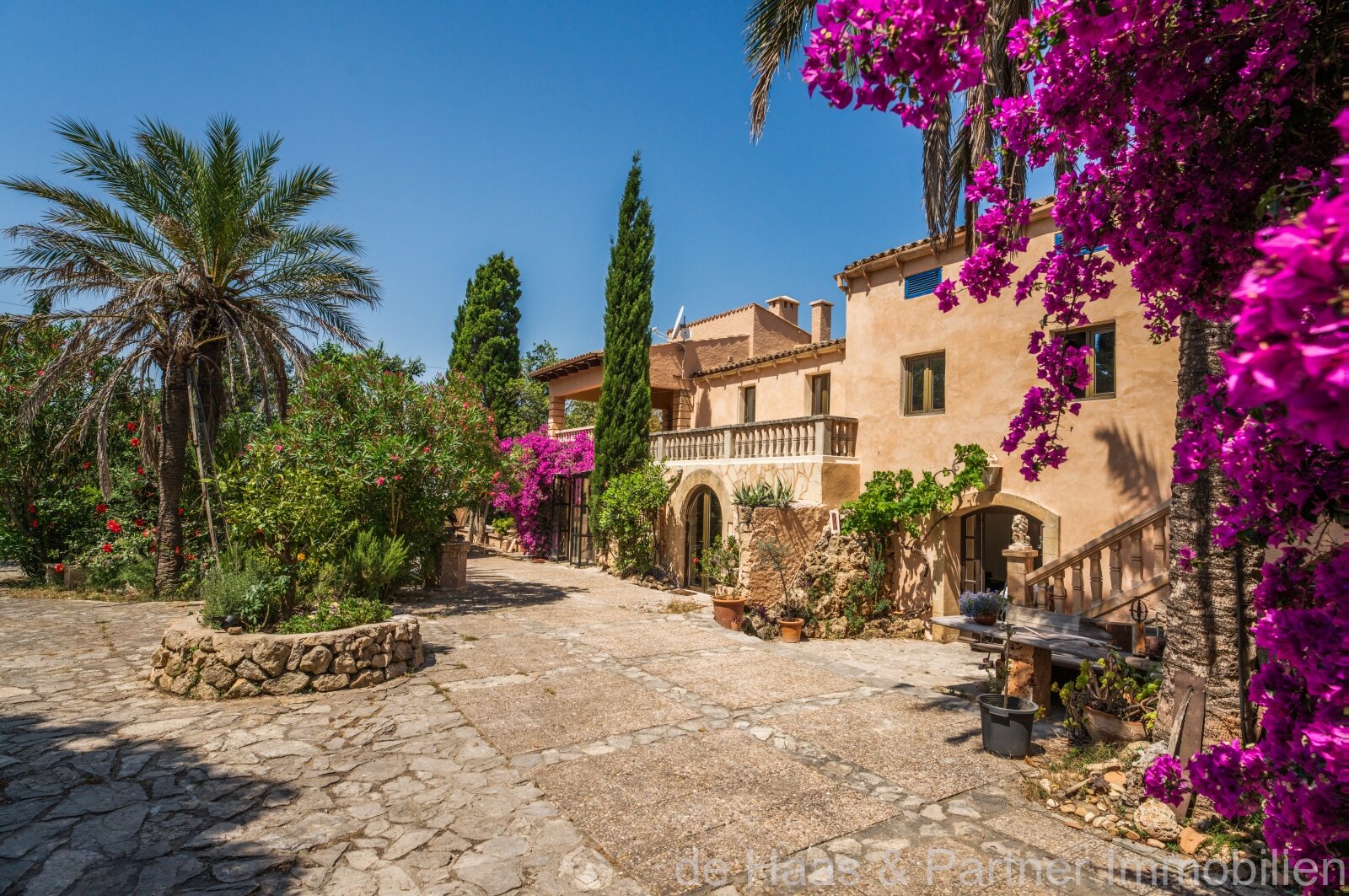 Capdepera: Stately finca within walking distance of the village of Capdepera and offering plenty of privacy 