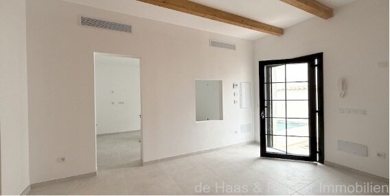 Townhouse with great patio, pool and roof terrace in a quiet location