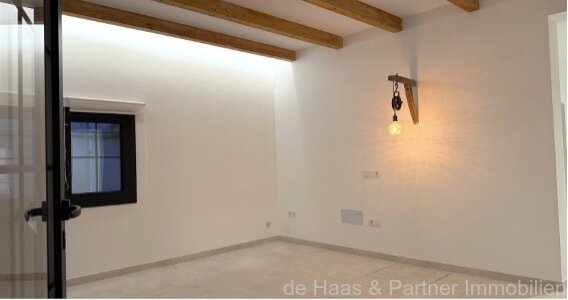Townhouse with great patio, pool and roof terrace in a quiet location
