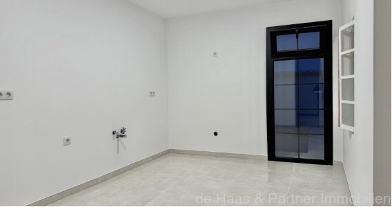 Townhouse with great patio, pool and roof terrace in a quiet location