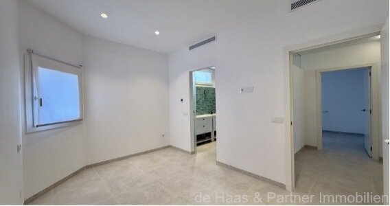 Townhouse with great patio, pool and roof terrace in a quiet location