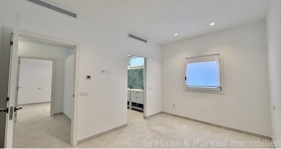 Townhouse with great patio, pool and roof terrace in a quiet location