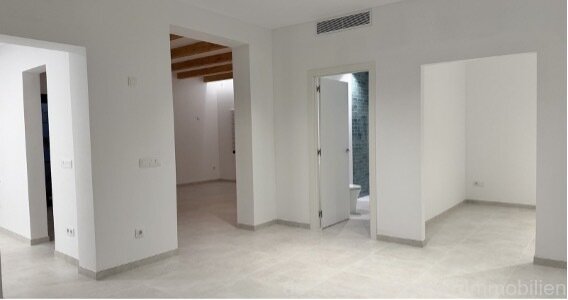 Townhouse with great patio, pool and roof terrace in a quiet location