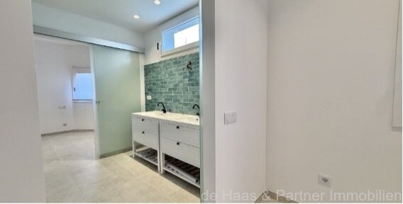 Townhouse with great patio, pool and roof terrace in a quiet location