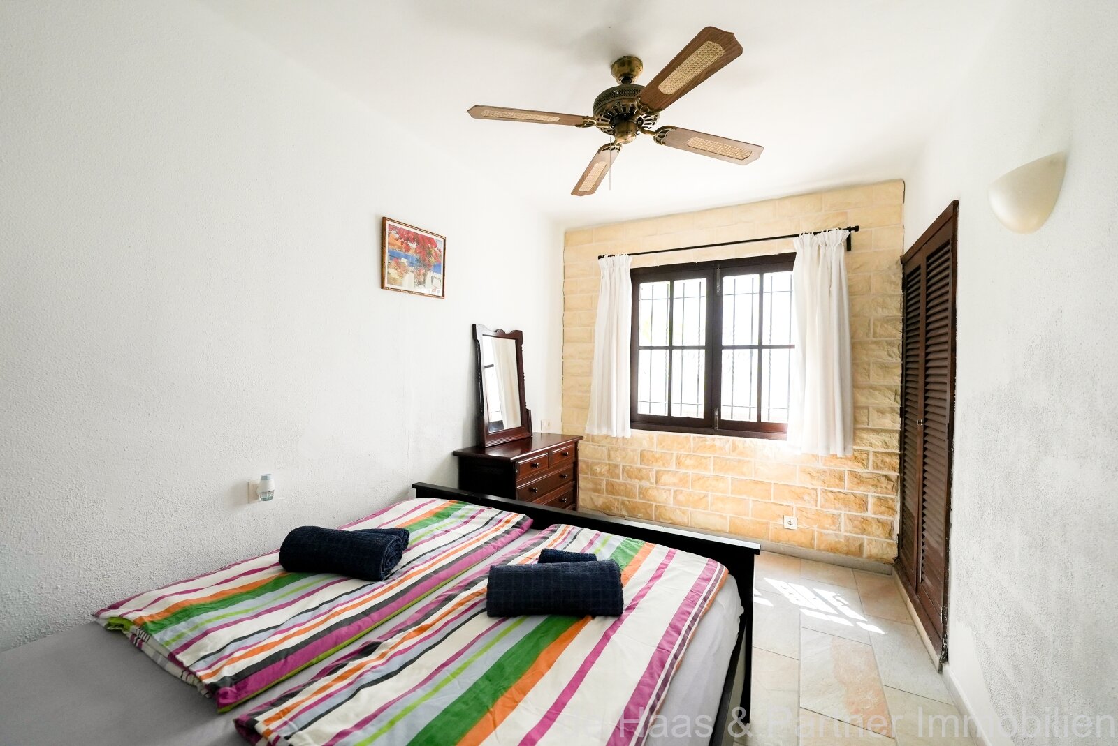 Opportunity: Fantastic ground floor apartment with direct access to the sea and beach