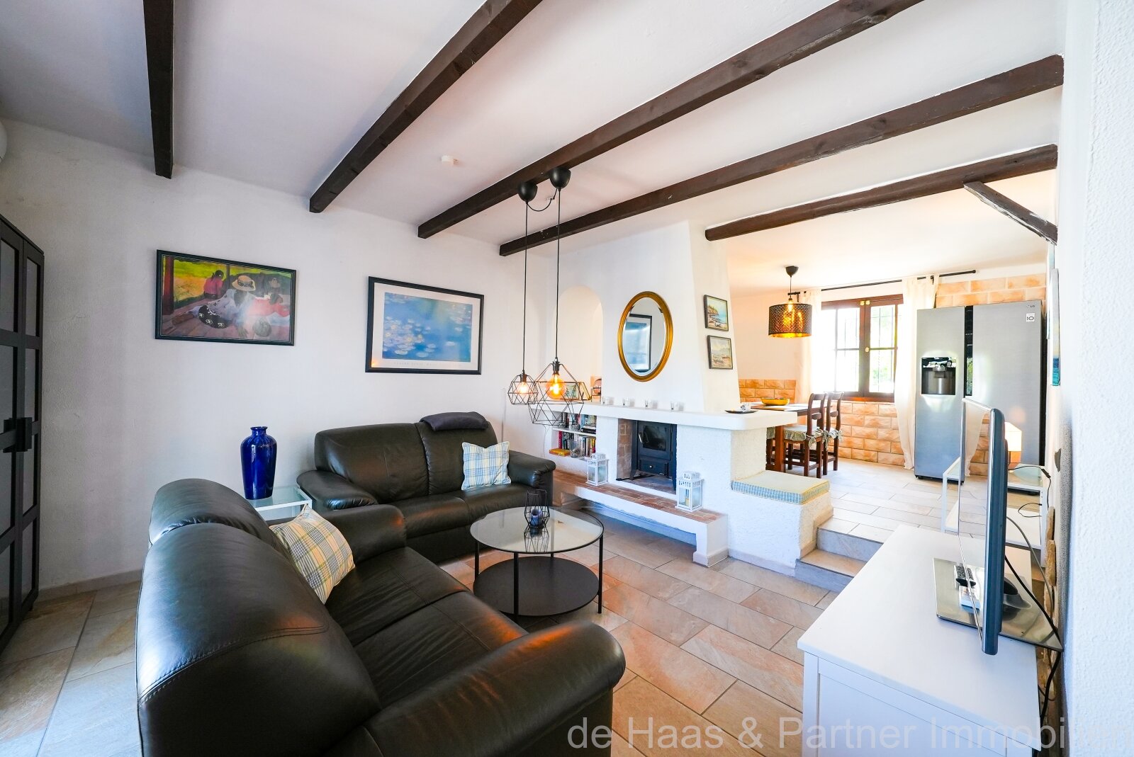 Opportunity: Fantastic ground floor apartment with direct access to the sea and beach