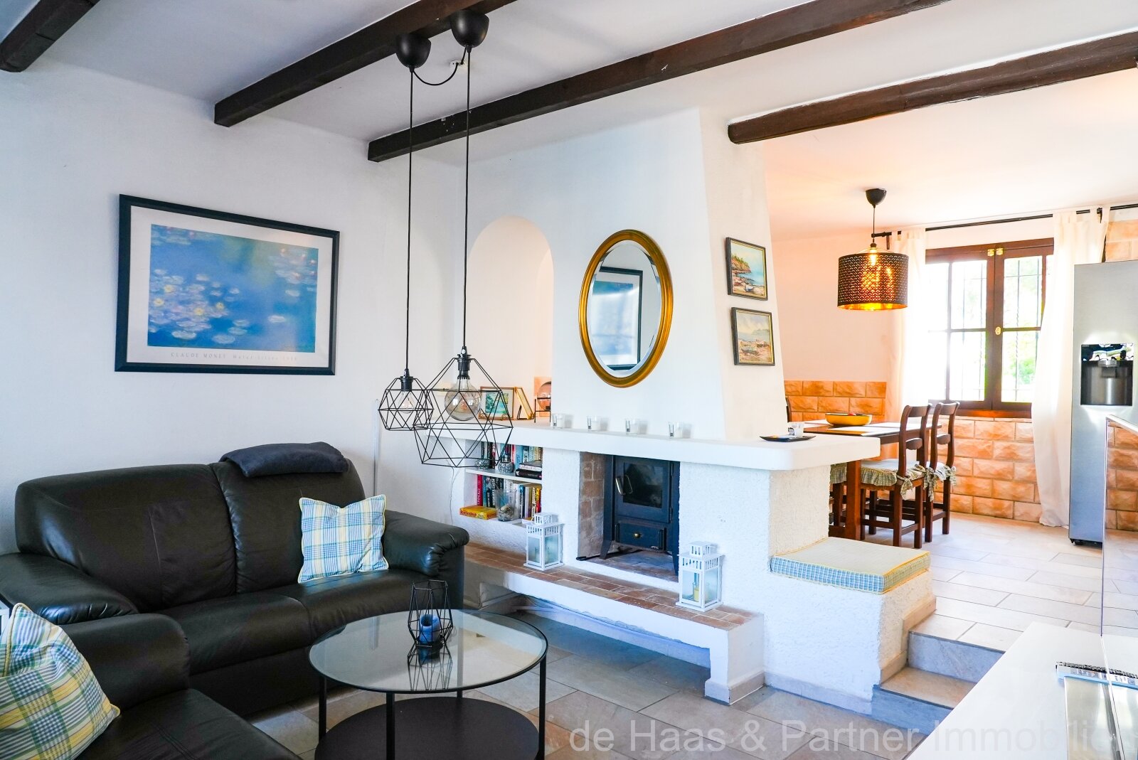 Opportunity: Fantastic ground floor apartment with direct access to the sea and beach