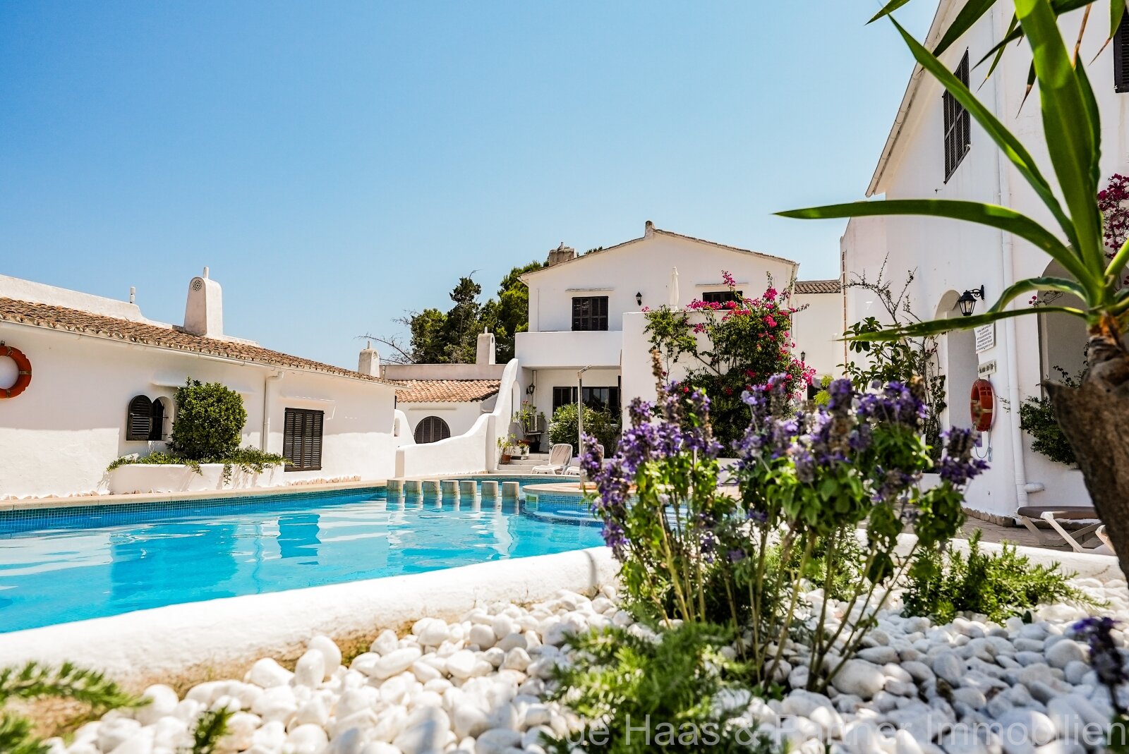 Cala Mandia: Opportunity: Fantastic ground floor apartment with direct access to the sea and beach Cala Mandia: Opportunity: Fantastic ground floor apartment with direct access to the sea and beach