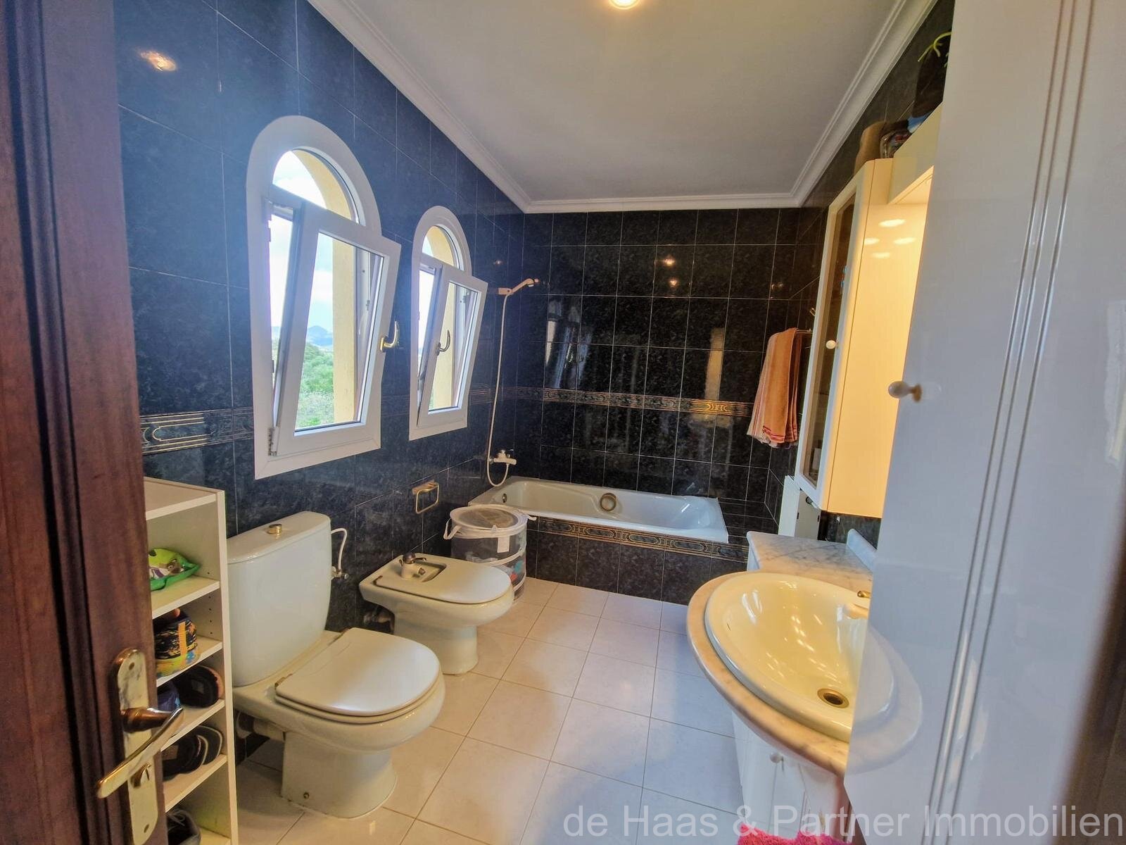 Finca villa within walking distance of the village with large pool and panoramic views