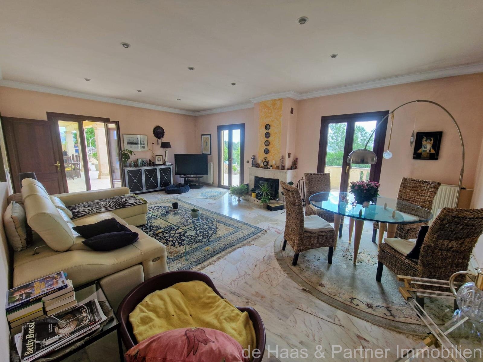 Finca villa within walking distance of the village with large pool and panoramic views