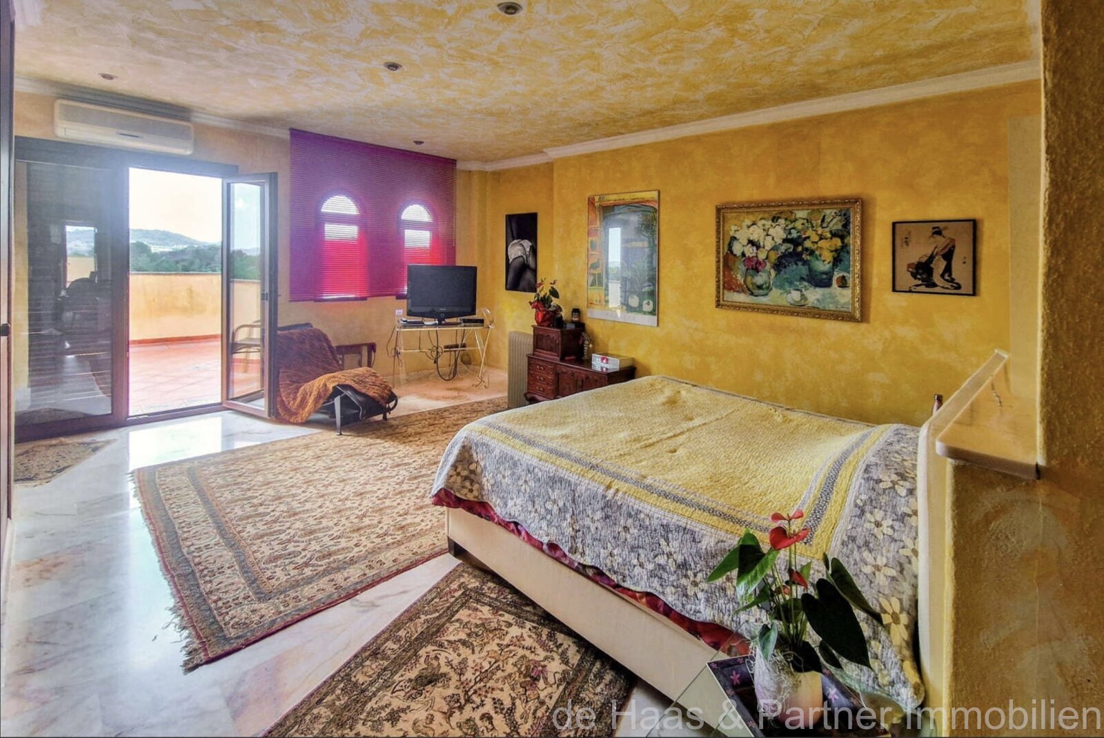 Finca villa within walking distance of the village with large pool and panoramic views
