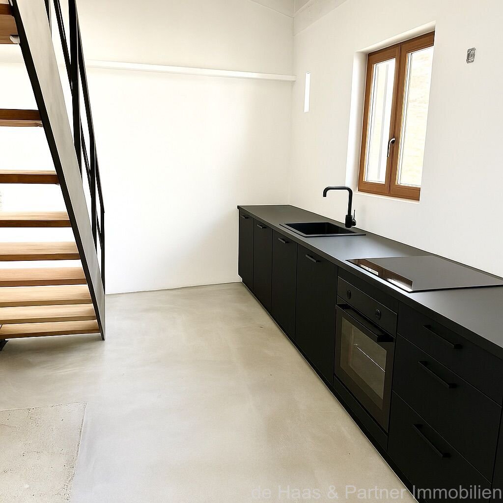 Stylishly renovated duplex-flat with a view of the church