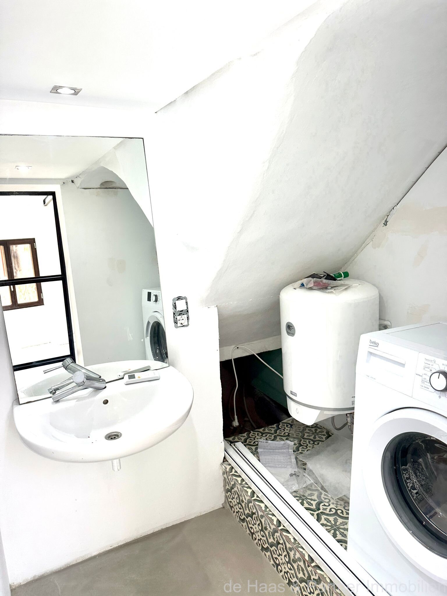 Stylishly renovated duplex-flat with a view of the church