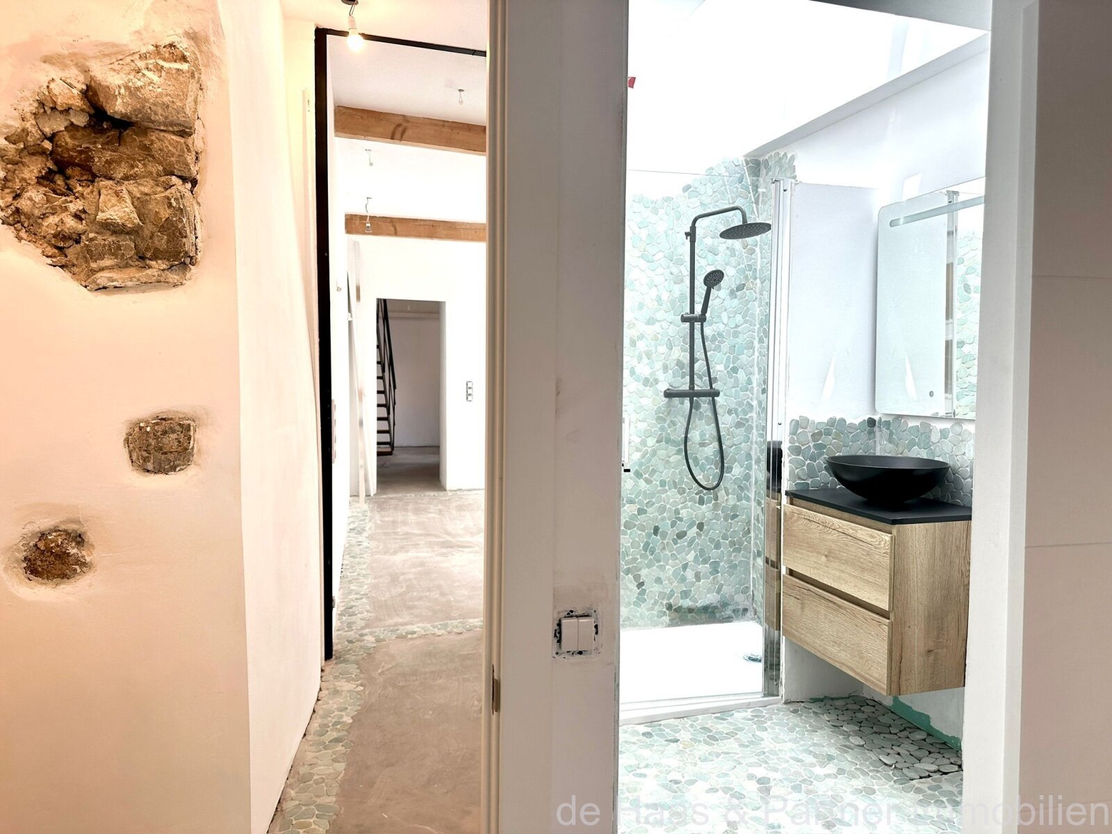 Stylishly renovated duplex-flat with a view of the church