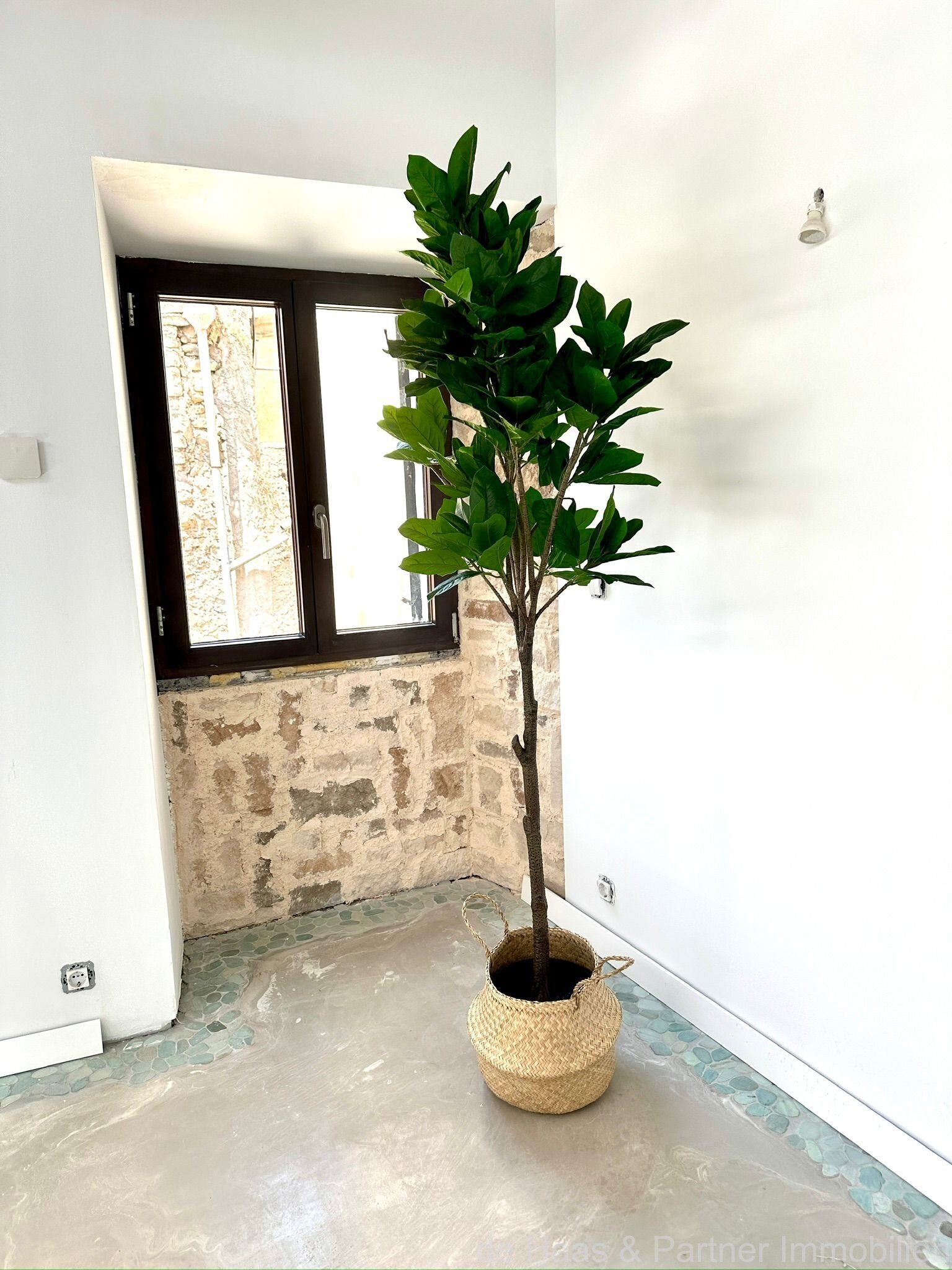 Stylishly renovated duplex-flat with a view of the church