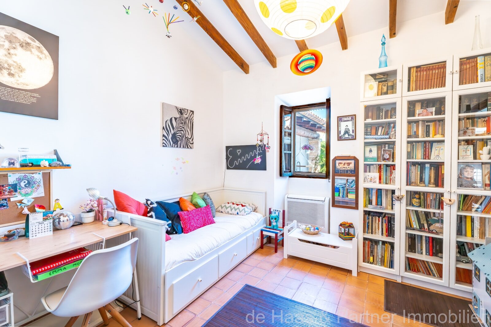 Charming townhouse with pool and small garden in a quiet location 