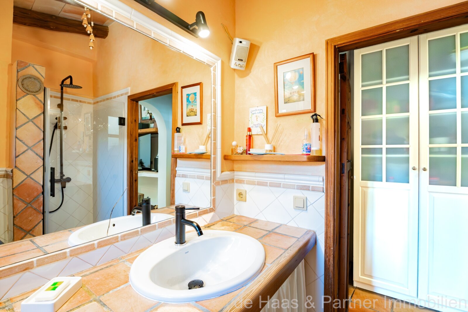 Charming townhouse with pool and small garden in a quiet location 