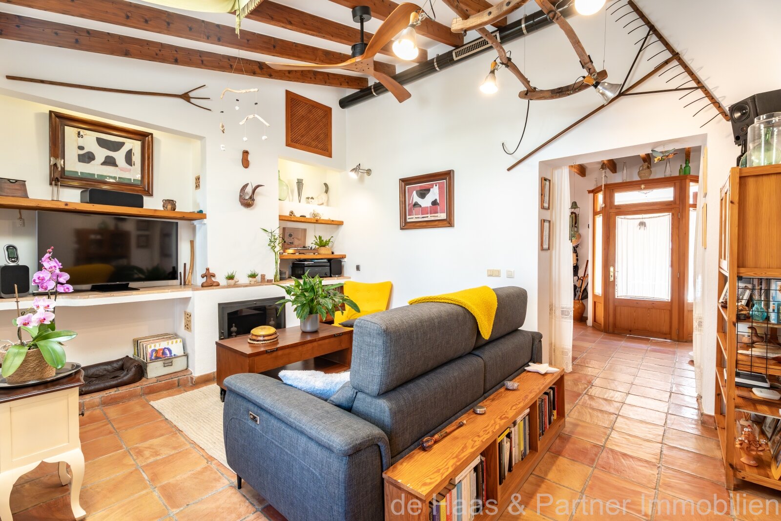 Charming townhouse with pool and small garden in a quiet location 