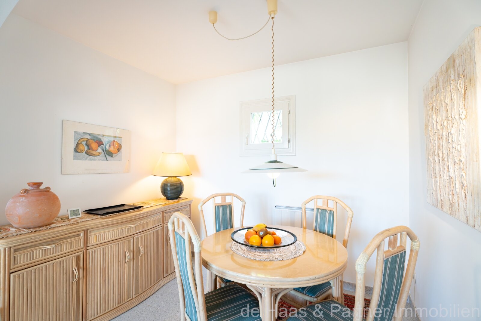 Bonito apartamento con vistas al mar y pequeño jardín