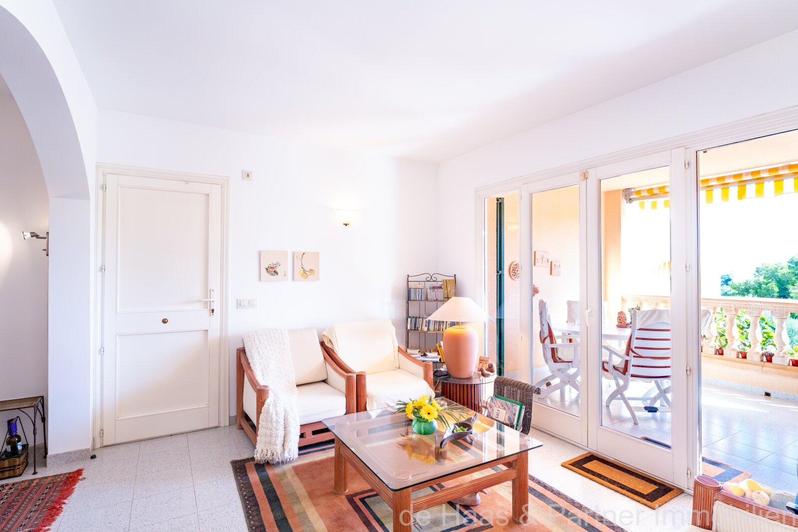 Bonito apartamento con vistas al mar y pequeño jardín