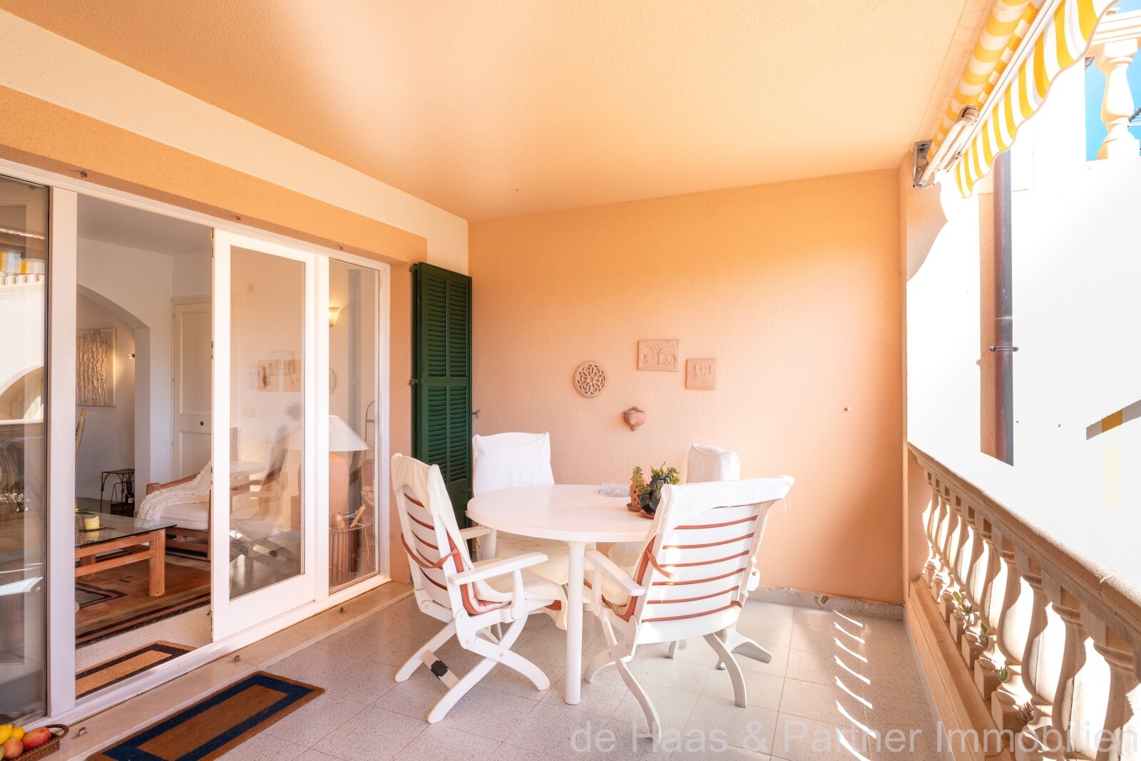 Bonito apartamento con vistas al mar y pequeño jardín