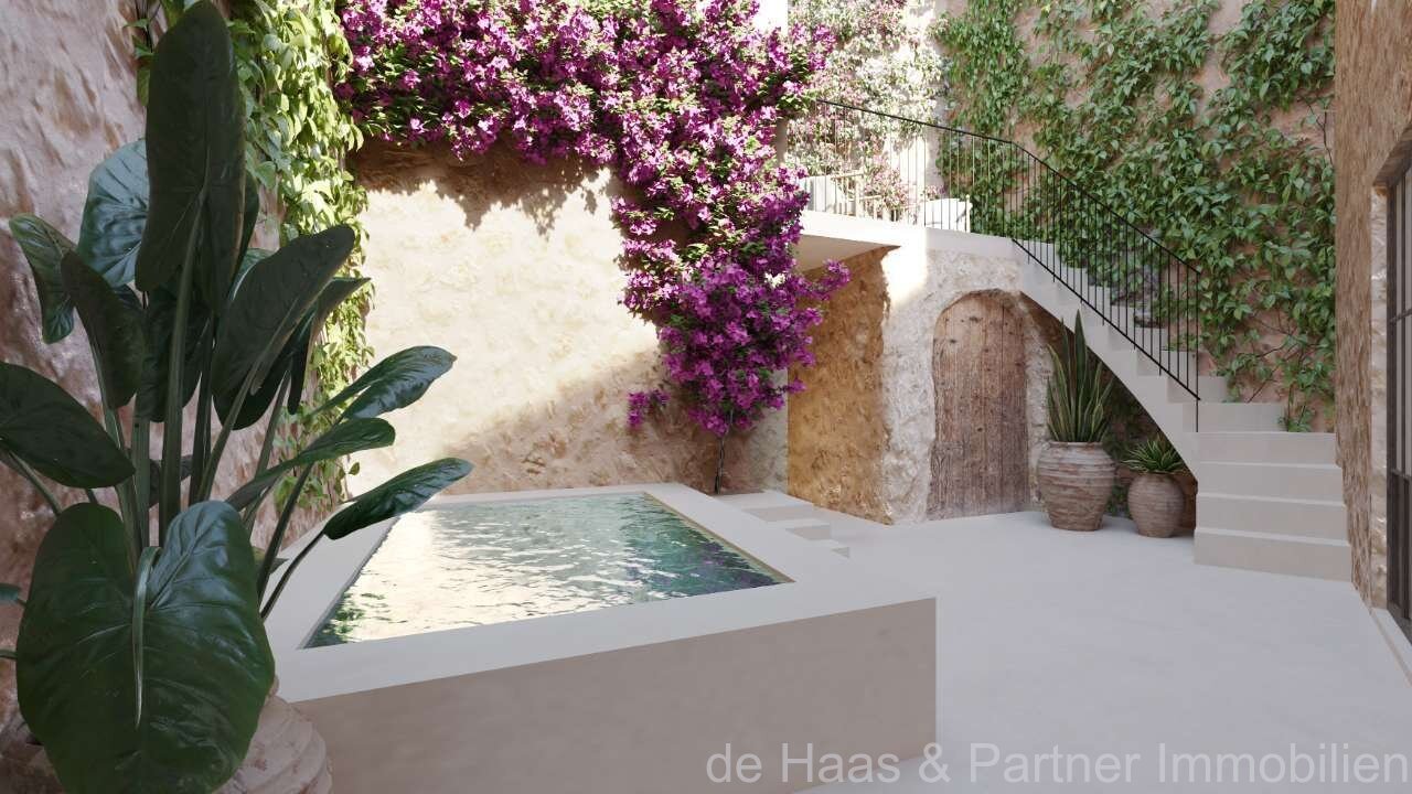 Artà: Casa adosada céntrica con patio y piscina  