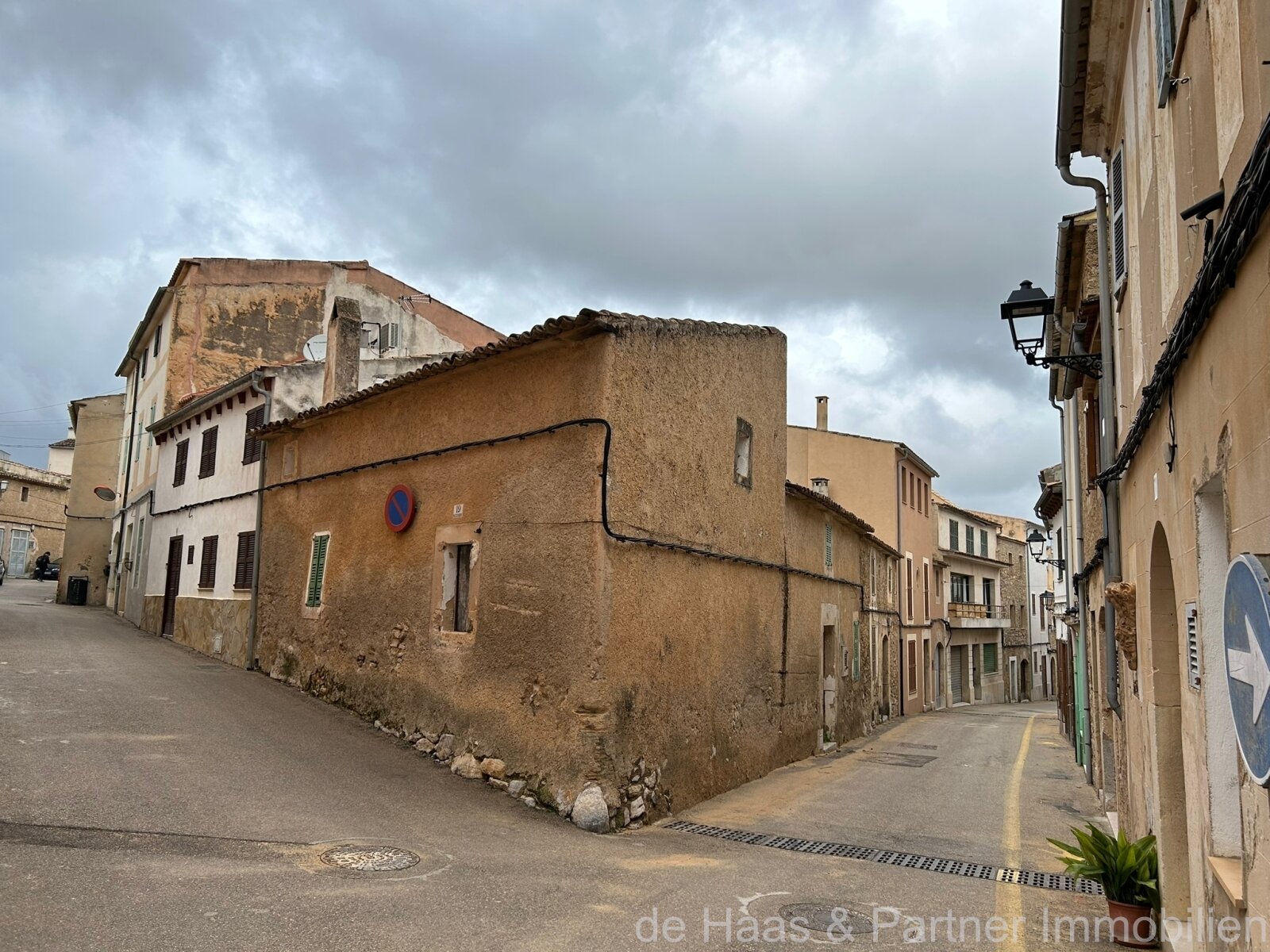 Casa adosada céntrica con patio y piscina 