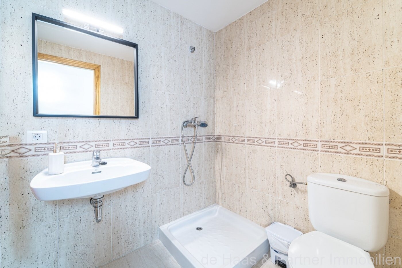 Cuidada vivienda en un edificio de apartamentos en una zona tranquila